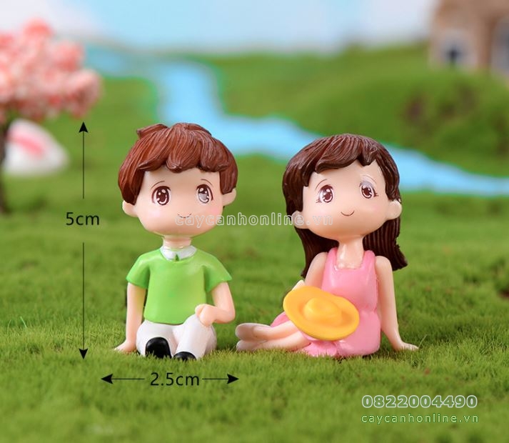 Tượng cặp đôi ngồi bãi cỏ
